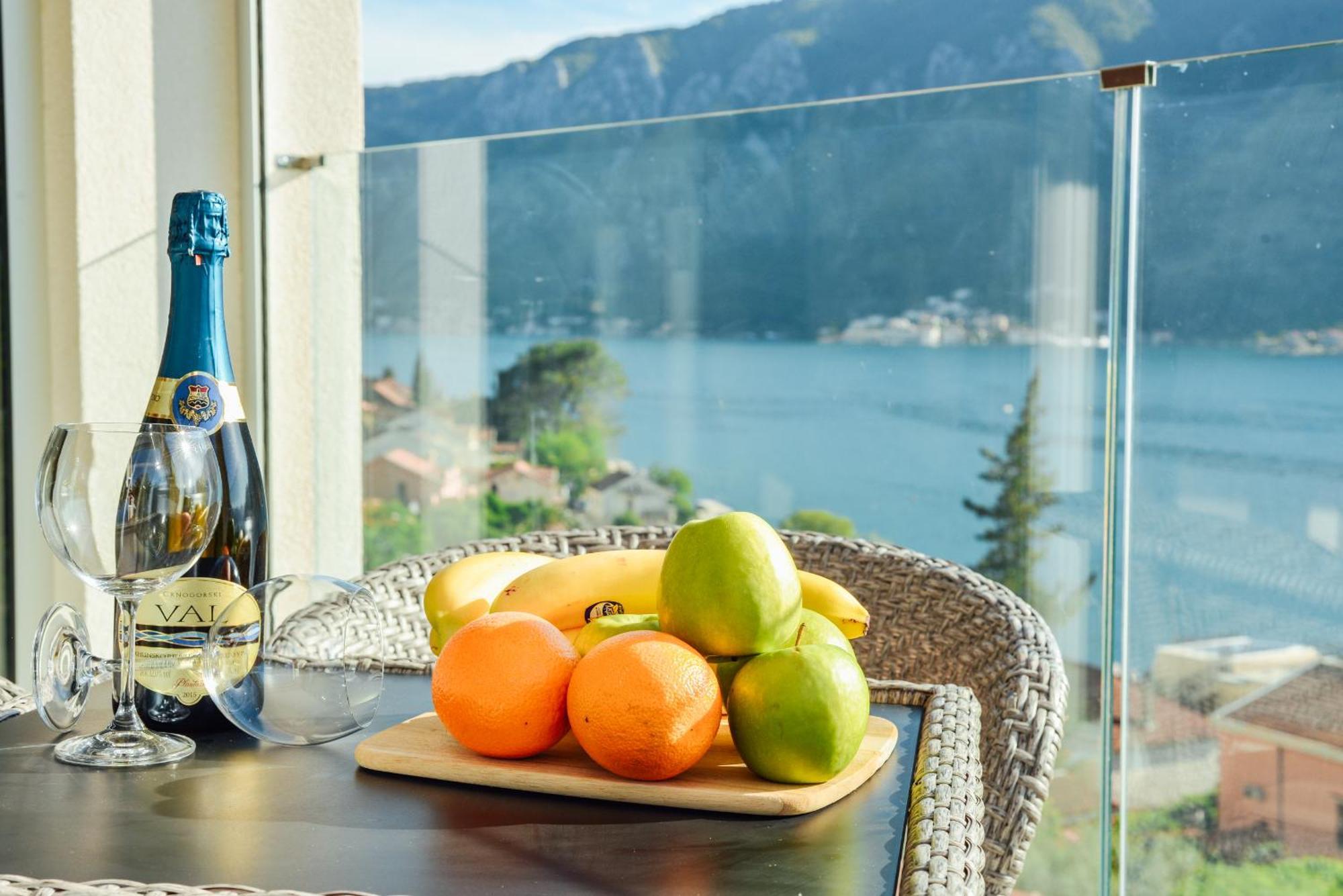 Sea View Apartment For 4 Kotor Exterior foto