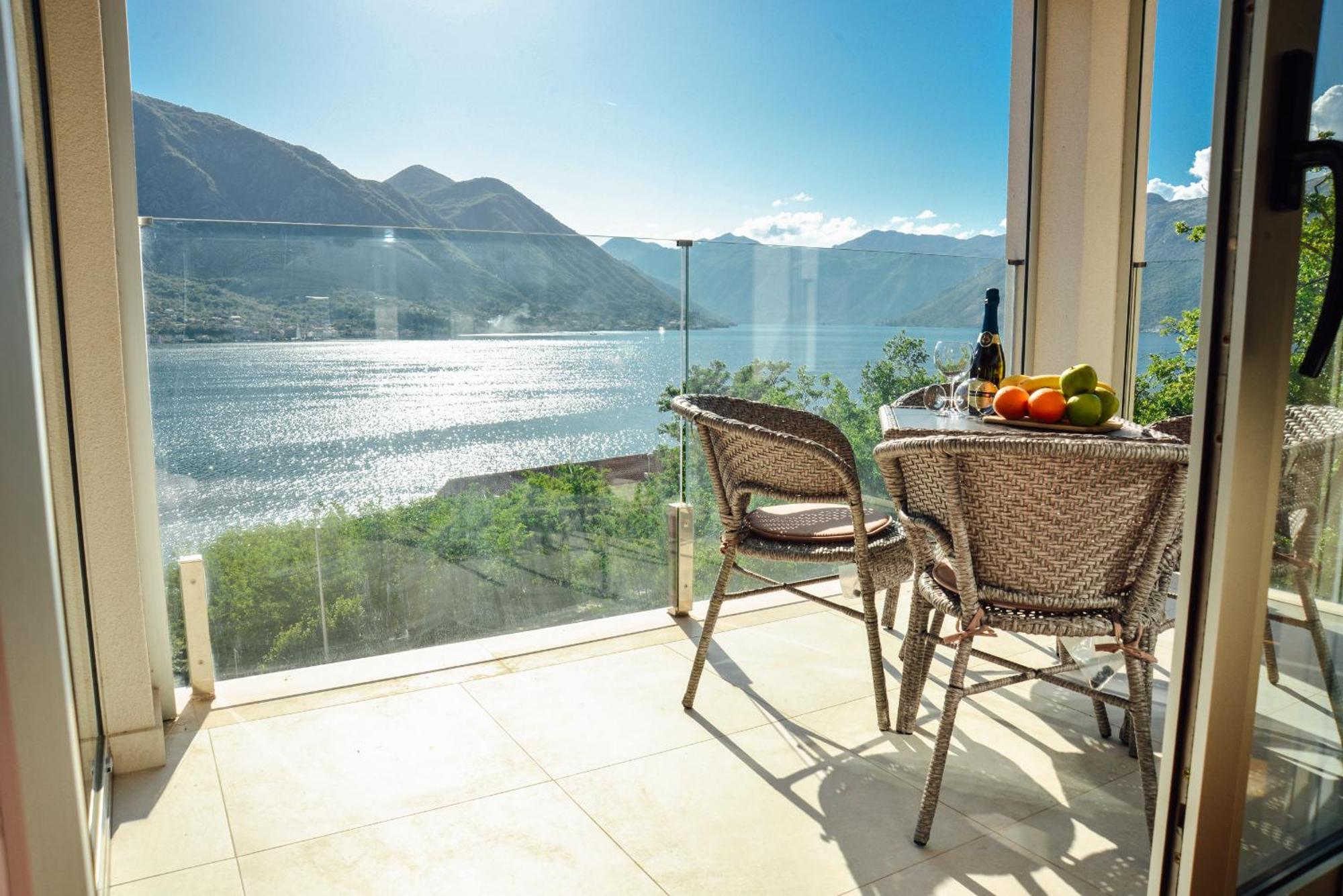 Sea View Apartment For 4 Kotor Exterior foto
